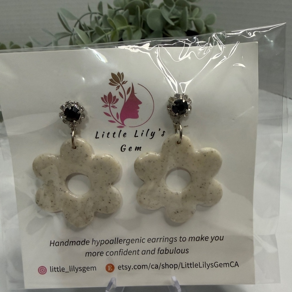 Handmade Natural Flower Earrings - Picture 2 of 7
